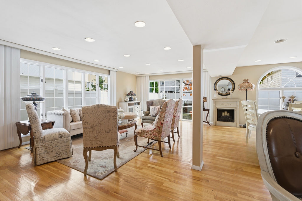 Howard Beach, New York, 11414, United States, 4 Bedrooms Bedrooms, ,3 BathroomsBathrooms,Residential,For Sale,1992466