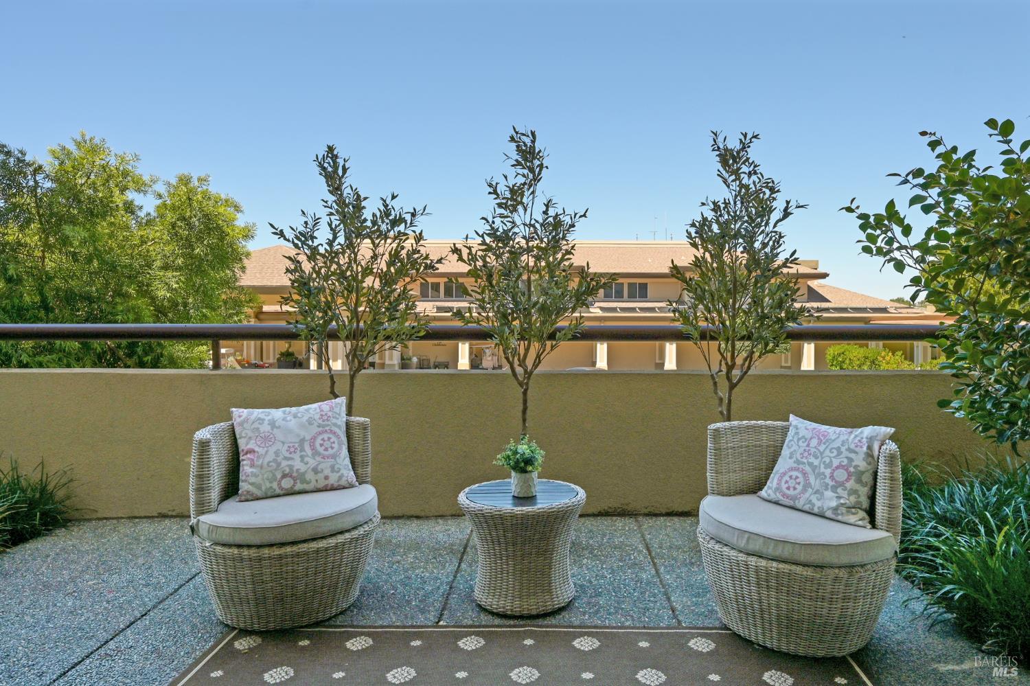 San Rafael, California, 94903, United States, 1 Bedroom Bedrooms, ,2 BathroomsBathrooms,Residential,For Sale,1891076