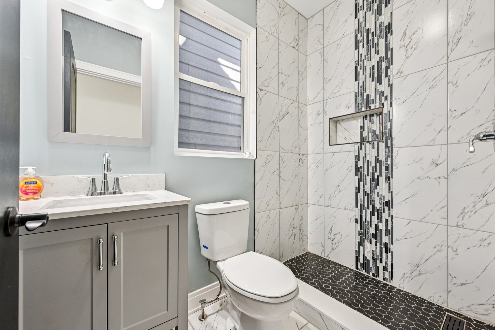 Chicago, Illinois, 60637, United States, 4 Bedrooms Bedrooms, ,4 BathroomsBathrooms,Residential,For Sale,2001250