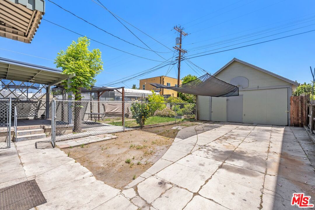 Los Angeles, California, 90004, United States, 3 Bedrooms Bedrooms, ,1 BathroomBathrooms,Residential,For Sale,1896510