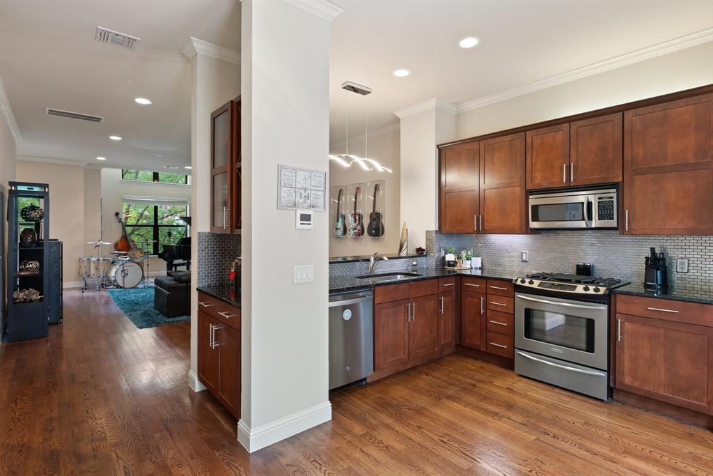 Fort Worth, Texas, 76102, United States, 2 Bedrooms Bedrooms, ,3 BathroomsBathrooms,Residential,For Sale,1880587