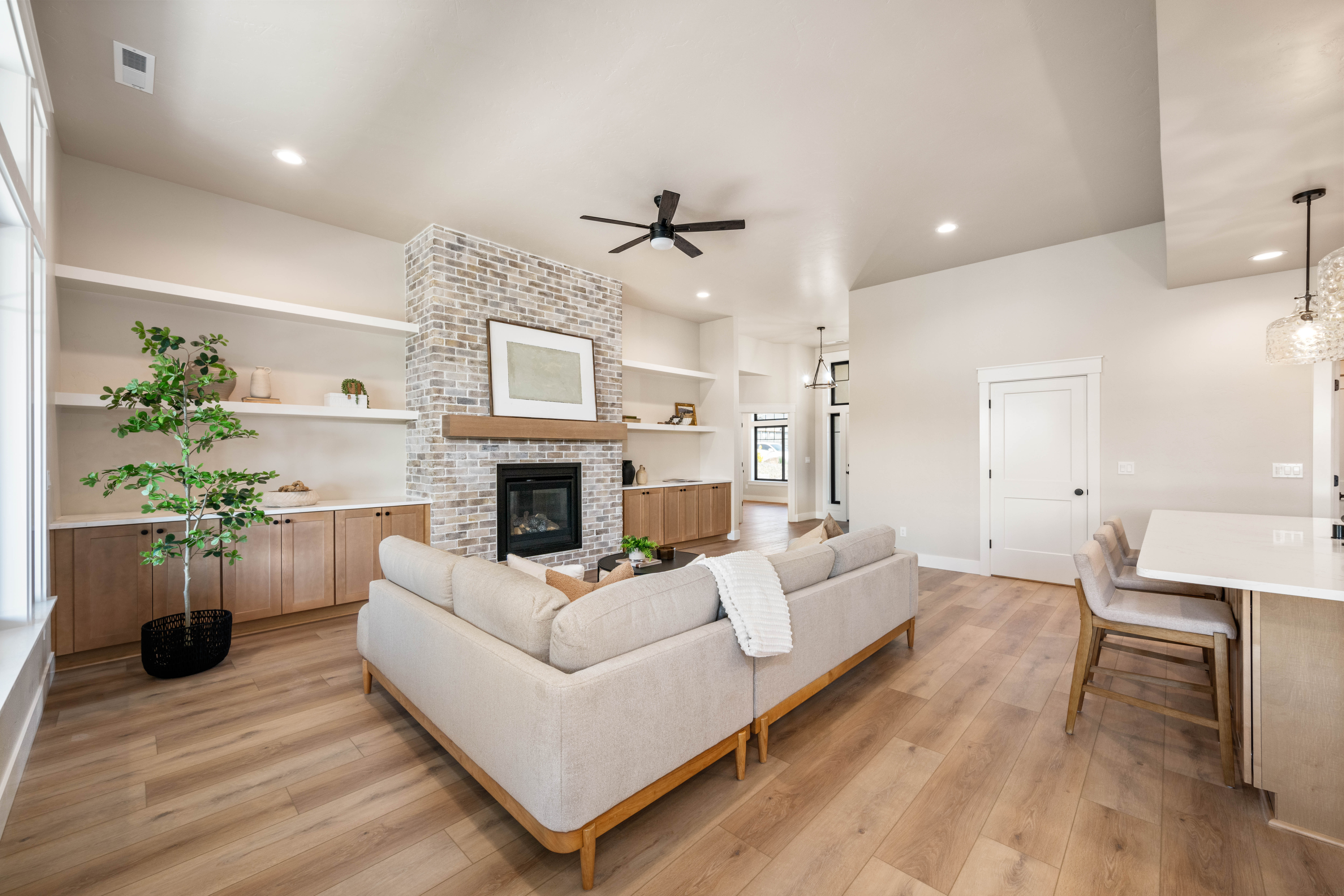  Brand new rambler with bonus room/ South Richland - 物件實景