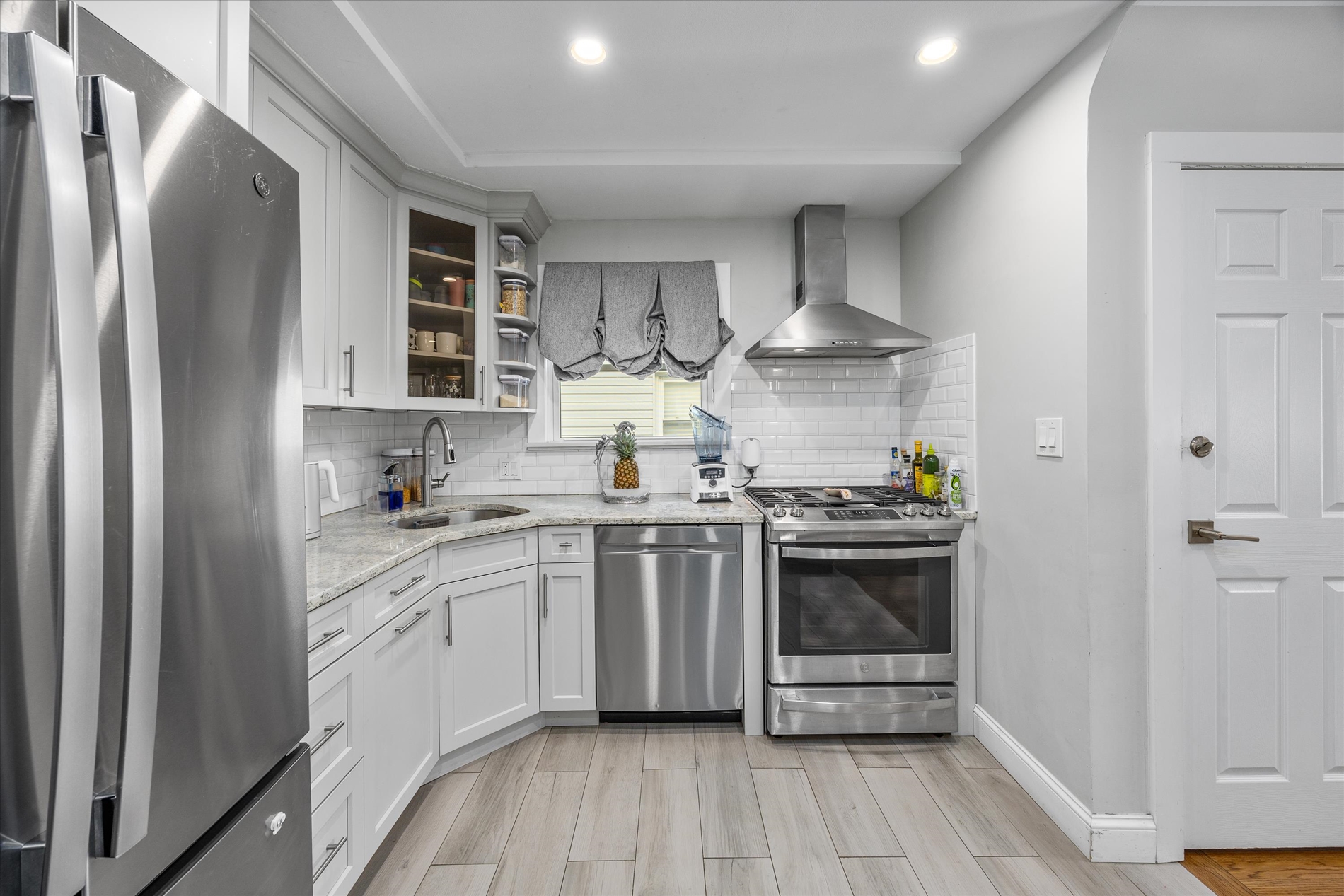 Howard Beach, New York, 11414, United States, 6 Bedrooms Bedrooms, ,2 BathroomsBathrooms,Residential,For Sale,2005661