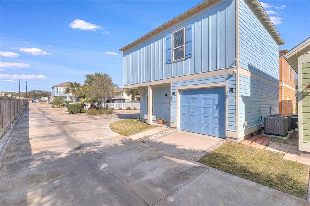Rockport, Texas, 78382, United States, 3 Bedrooms Bedrooms, ,3 BathroomsBathrooms,Residential,For Sale,1711984