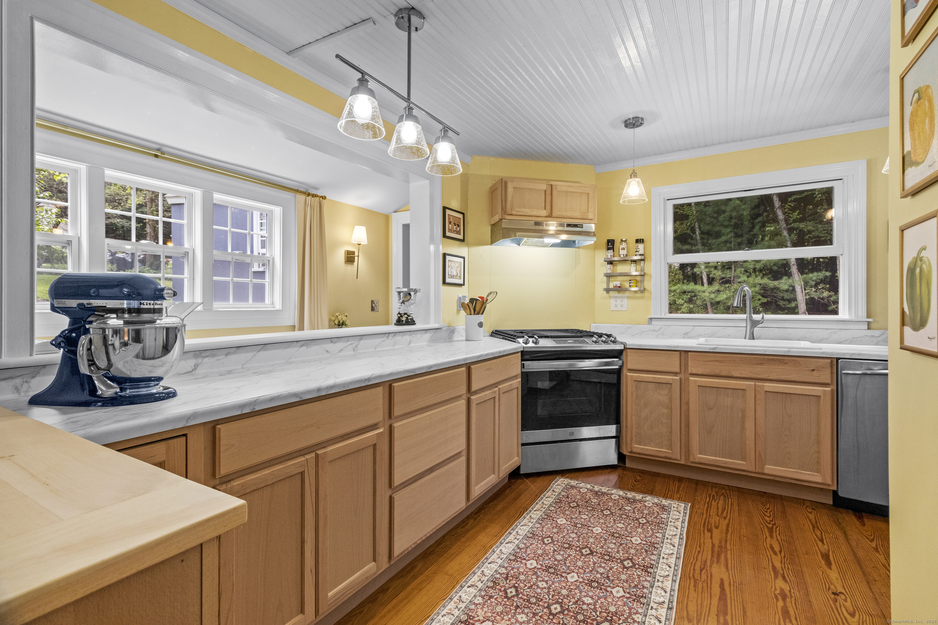 Newtown, Connecticut, 06482, United States, 3 Bedrooms Bedrooms, ,2 BathroomsBathrooms,Residential,For Sale,1828428