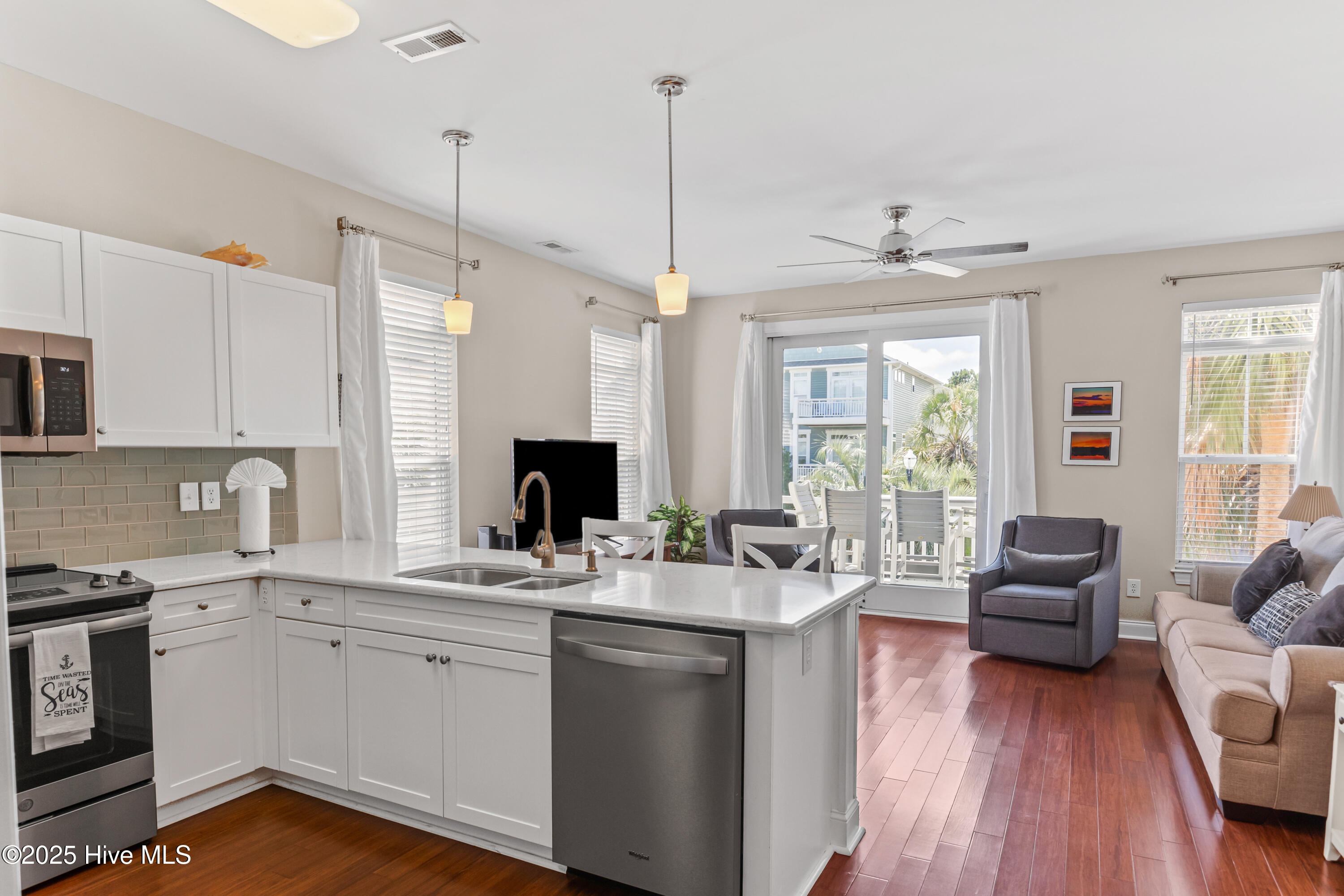 Carolina Beach, North Carolina, 28428, United States, 3 Bedrooms Bedrooms, ,3 BathroomsBathrooms,Residential,For Sale,1912564