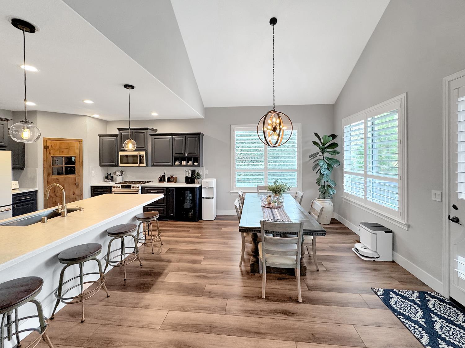 Colfax, California, 95713, United States, 5 Bedrooms Bedrooms, ,3 BathroomsBathrooms,Residential,For Sale,2002832