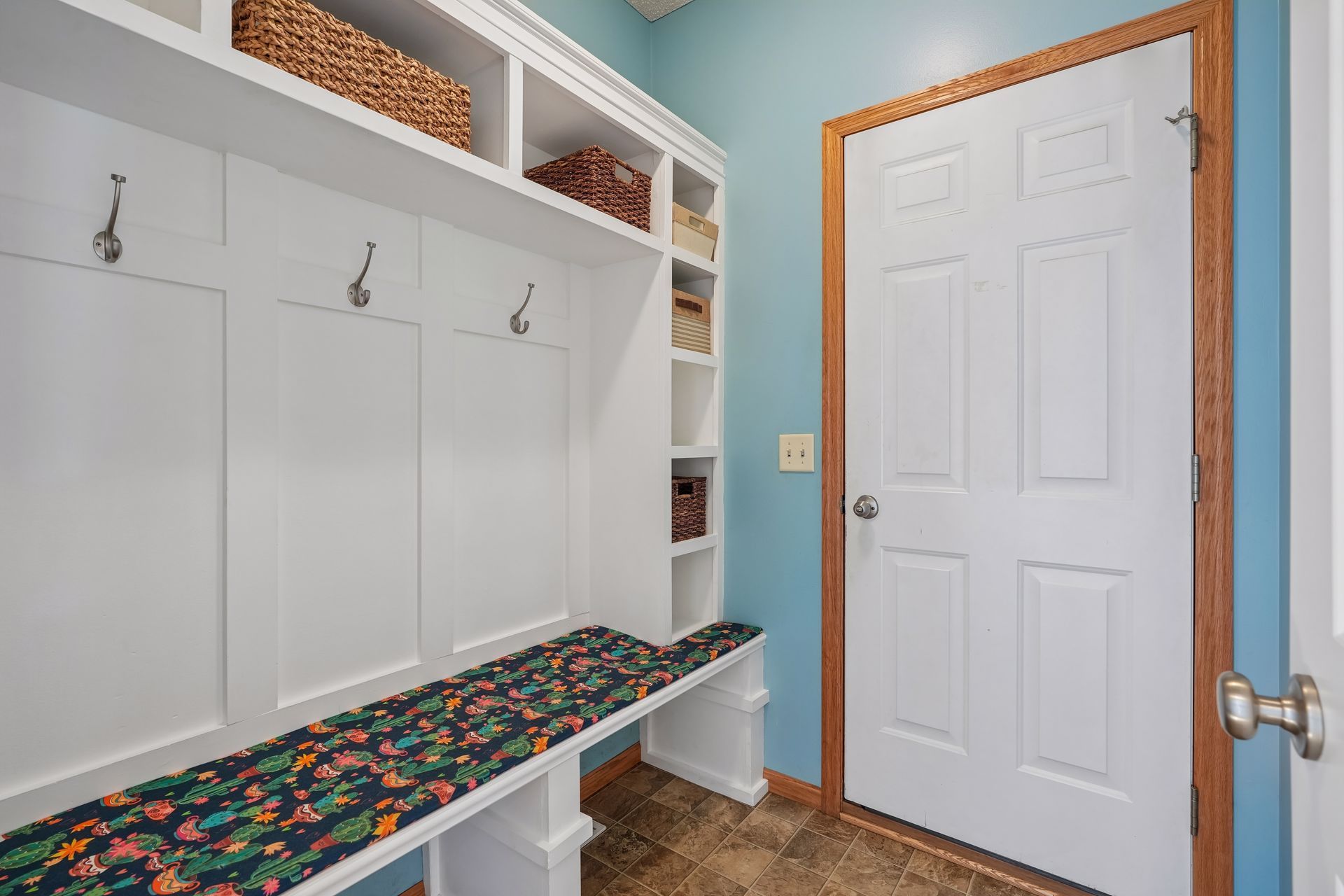  Beautifully Refreshed Home With Expansion Potential in Minnetrista - 物件實景
