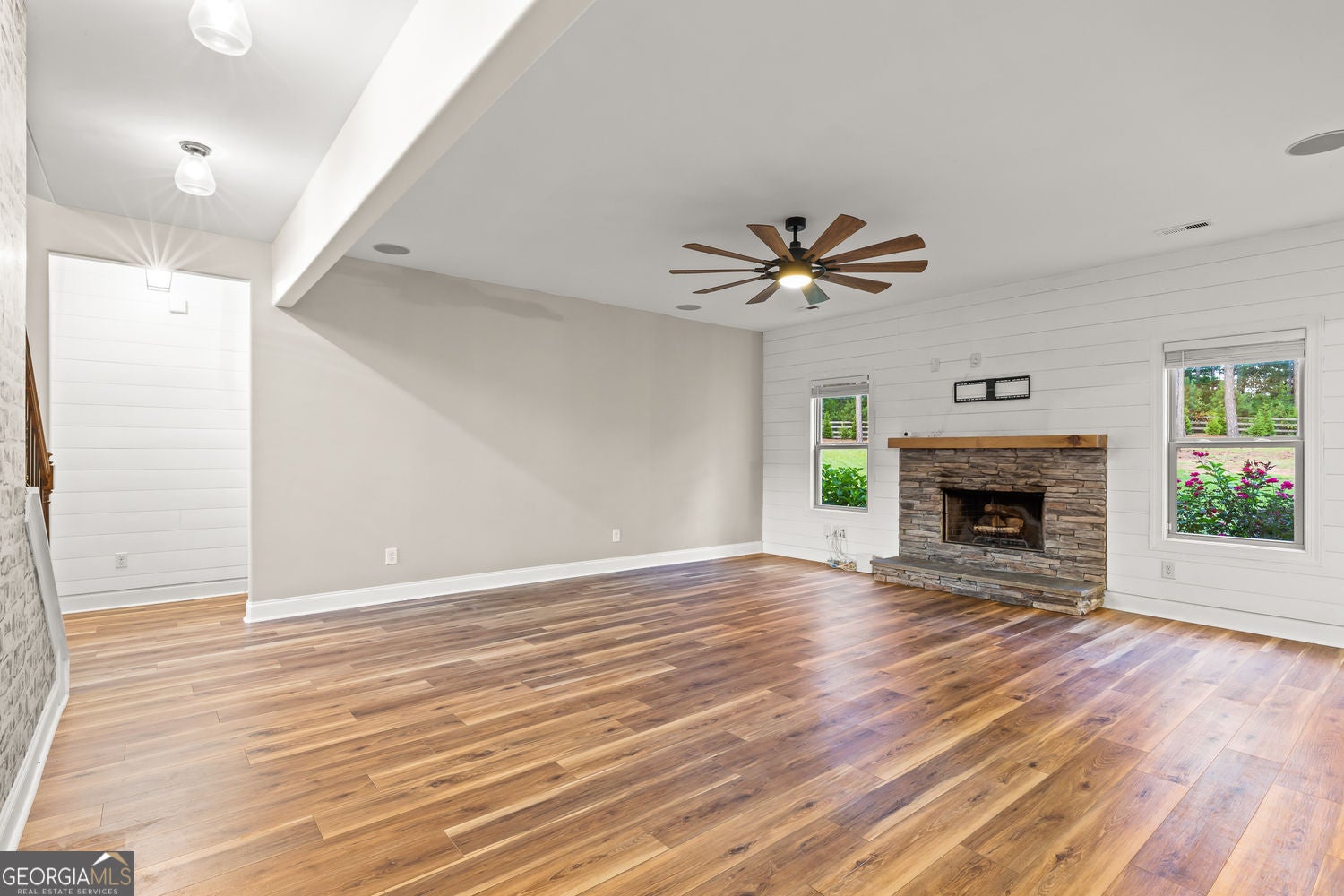 Senoia, Georgia, 30276, United States, 5 Bedrooms Bedrooms, ,4 BathroomsBathrooms,Residential,For Sale,1877866