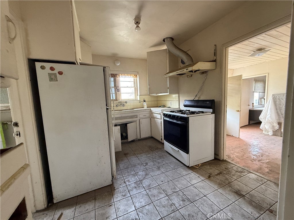 Rosemead, California, 91770, United States, 3 Bedrooms Bedrooms, ,2 BathroomsBathrooms,Residential,For Sale,1987759