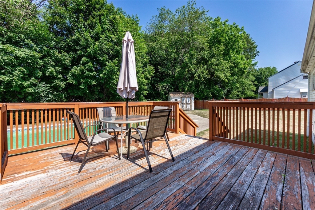 Saugus, Massachusetts, 01906, United States, 3 Bedrooms Bedrooms, ,2 BathroomsBathrooms,Residential,For Sale,1982387