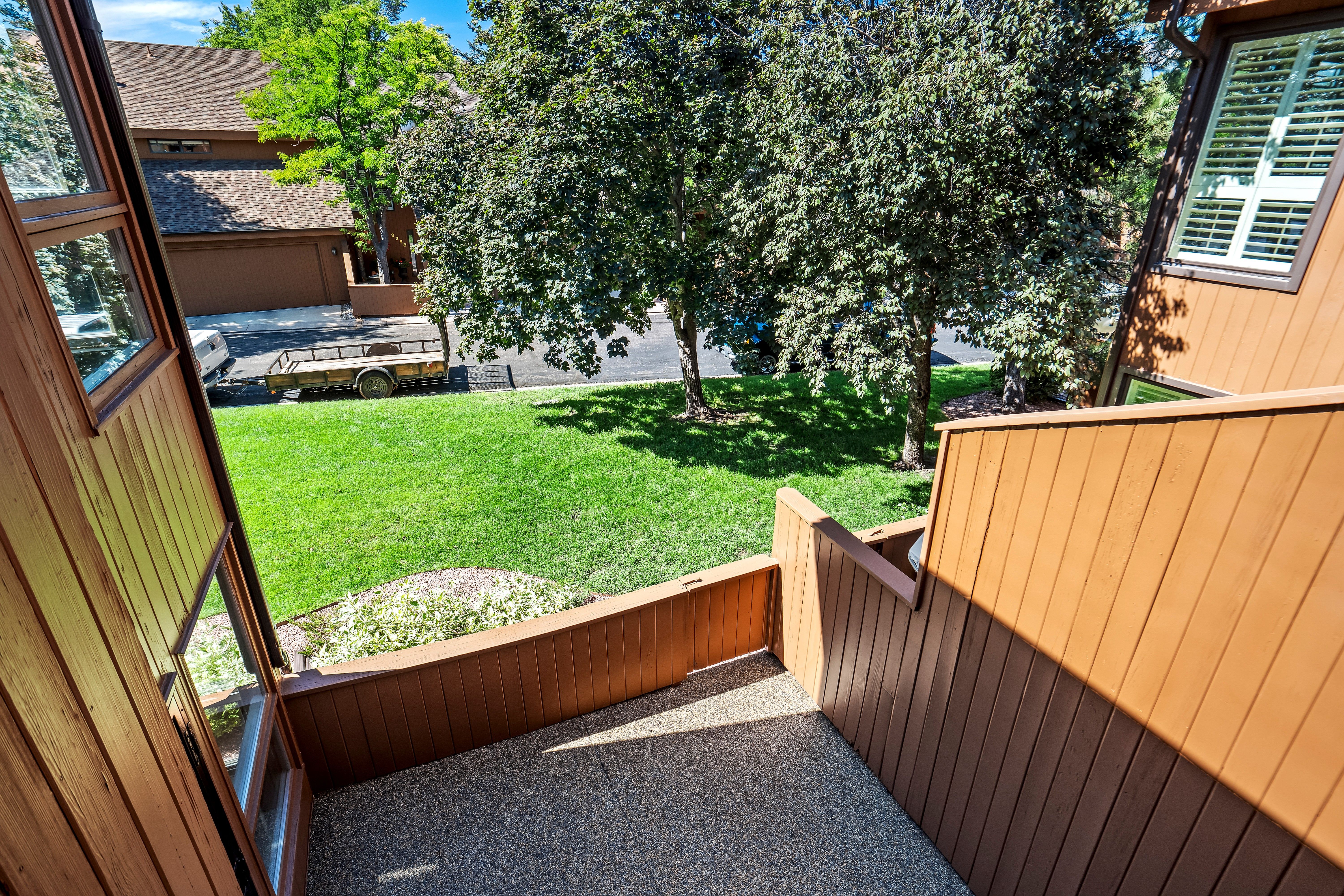  Elevated Townhome Living in a Park-Like Setting - 物件實景