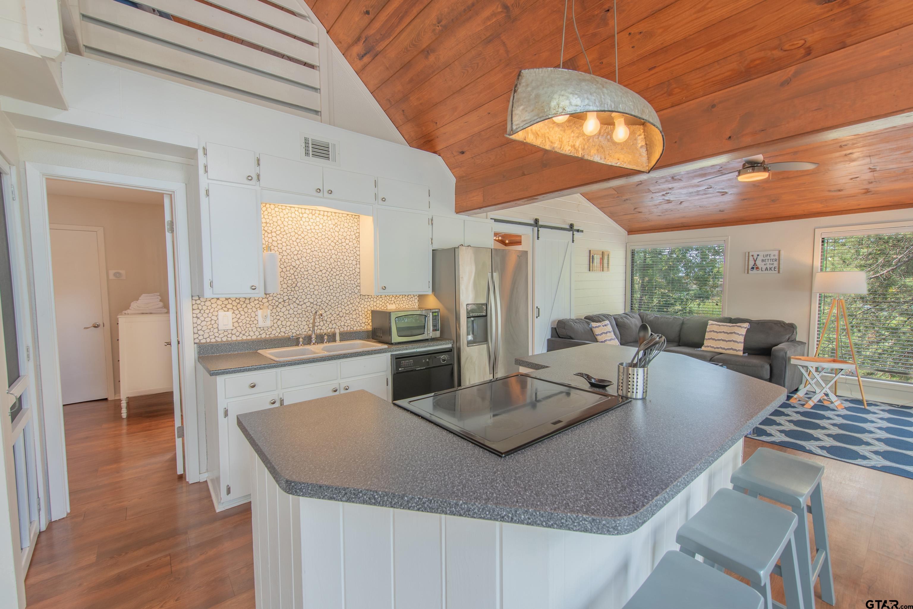 Scroggins, Texas, 75480, United States, 3 Bedrooms Bedrooms, ,2 BathroomsBathrooms,Residential,For Sale,1936998