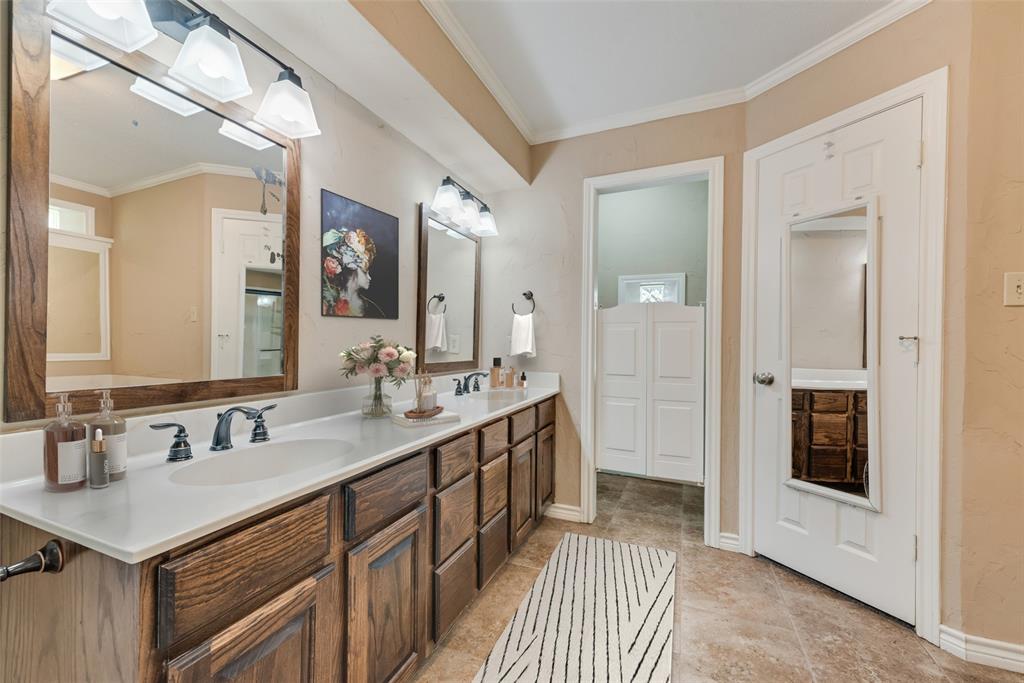 Kaufman, Texas, 75142, United States, 5 Bedrooms Bedrooms, ,3 BathroomsBathrooms,Residential,For Sale,1901680