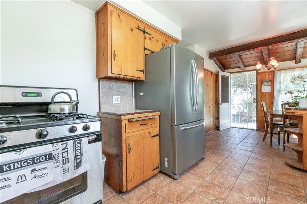 Van Nuys, California, 91405, United States, 2 Bedrooms Bedrooms, ,2 BathroomsBathrooms,Residential,For Sale,1993356