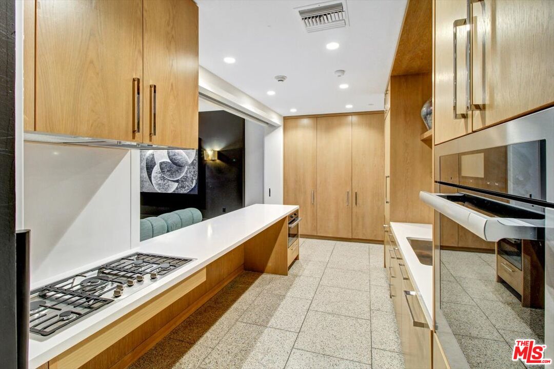 Los Angeles, California, 90024, United States, 2 Bedrooms Bedrooms, ,2 BathroomsBathrooms,Residential,For Sale,1940220