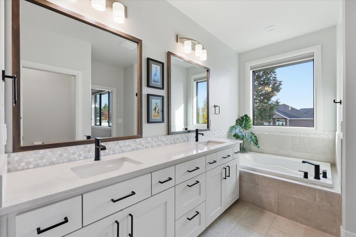 Spokane, Washington, 99208, United States, 5 Bedrooms Bedrooms, ,3 BathroomsBathrooms,Residential,For Sale,1992809