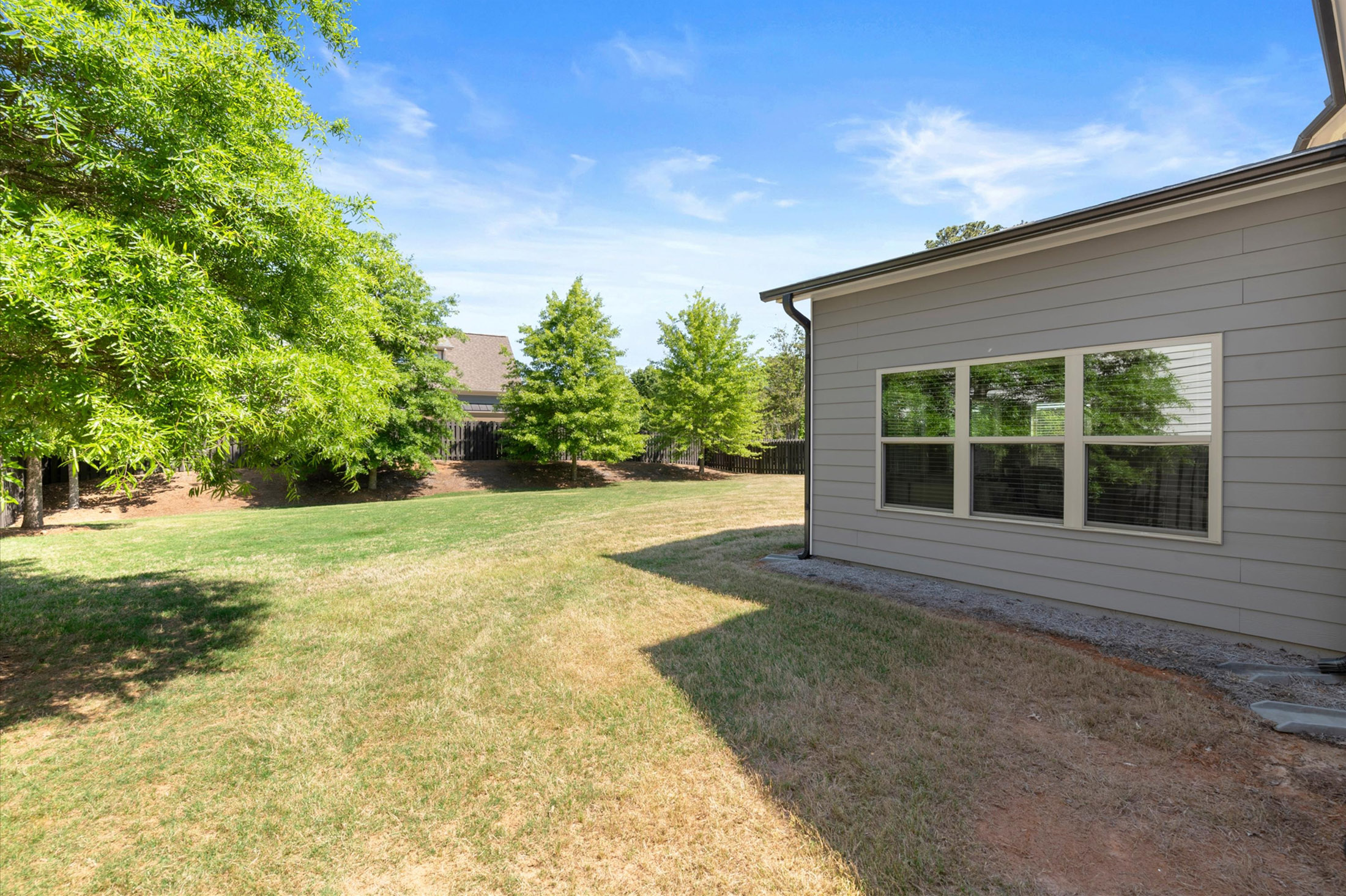  One-of-a-kind Home Offers an Exceptional Blend of Space, Style, and Upgrades - 物件實景