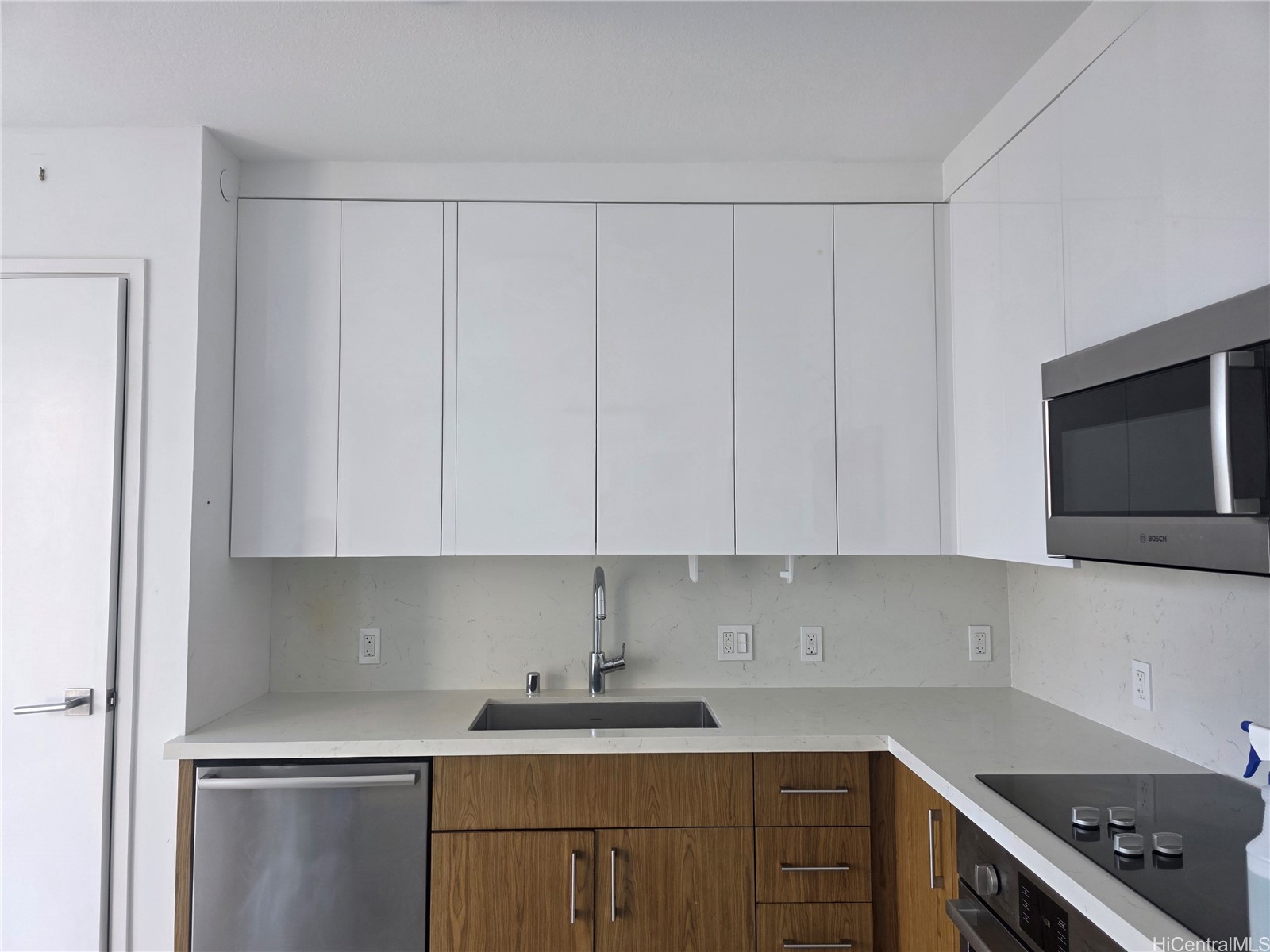 Honolulu, Hawaii, 96814, United States, 2 Bedrooms Bedrooms, ,2 BathroomsBathrooms,Residential,For Sale,1987813