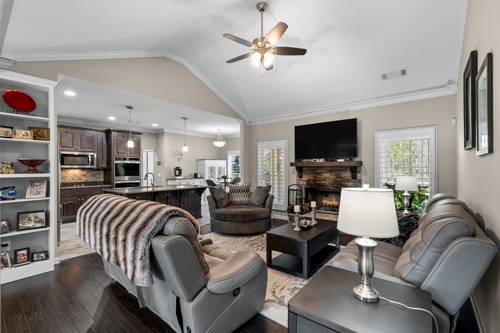 Ellijay, Georgia, 30536, United States, 3 Bedrooms Bedrooms, ,2 BathroomsBathrooms,Residential,For Sale,2013391