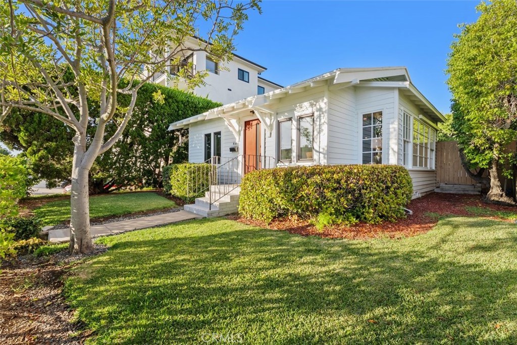 Laguna Beach, California, 92651, United States, 2 Bedrooms Bedrooms, ,1 BathroomBathrooms,Residential,For Sale,2000928