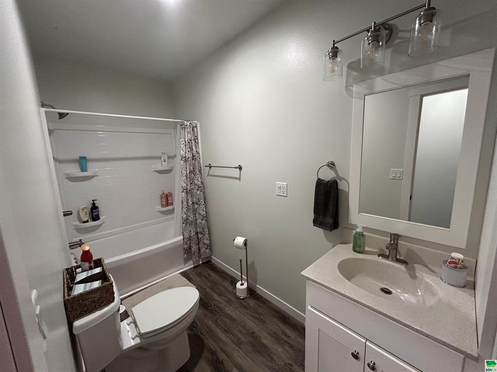 Truesdale, Iowa, 50592, United States, 5 Bedrooms Bedrooms, ,2 BathroomsBathrooms,Residential,For Sale,1976880