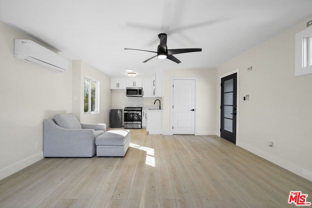 Los Angeles, California, 90068, United States, 5 Bedrooms Bedrooms, ,4 BathroomsBathrooms,Residential,For Sale,1892047