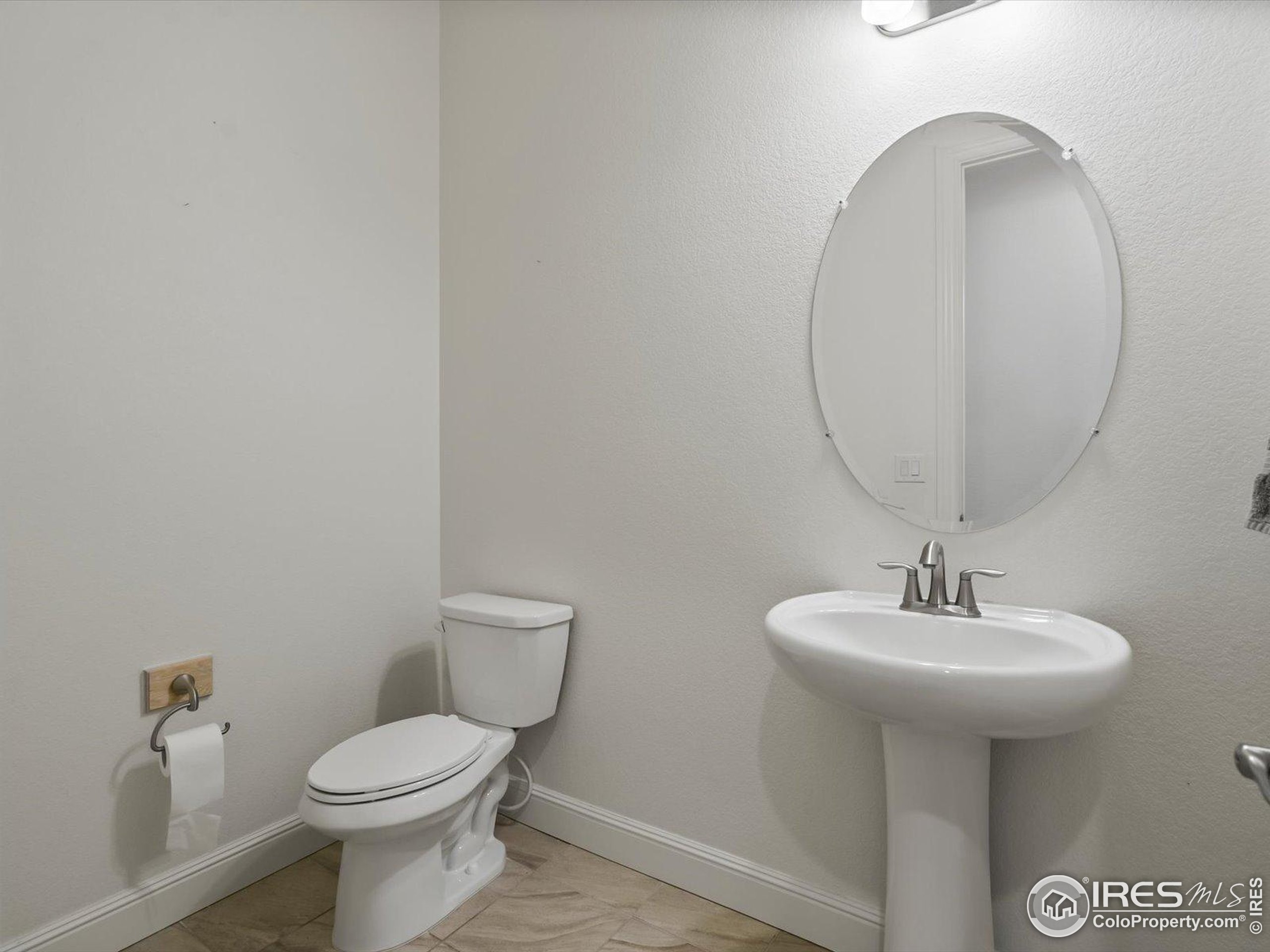 Arvada, Colorado, 80007, United States, 4 Bedrooms Bedrooms, ,3 BathroomsBathrooms,Residential,For Sale,1917292