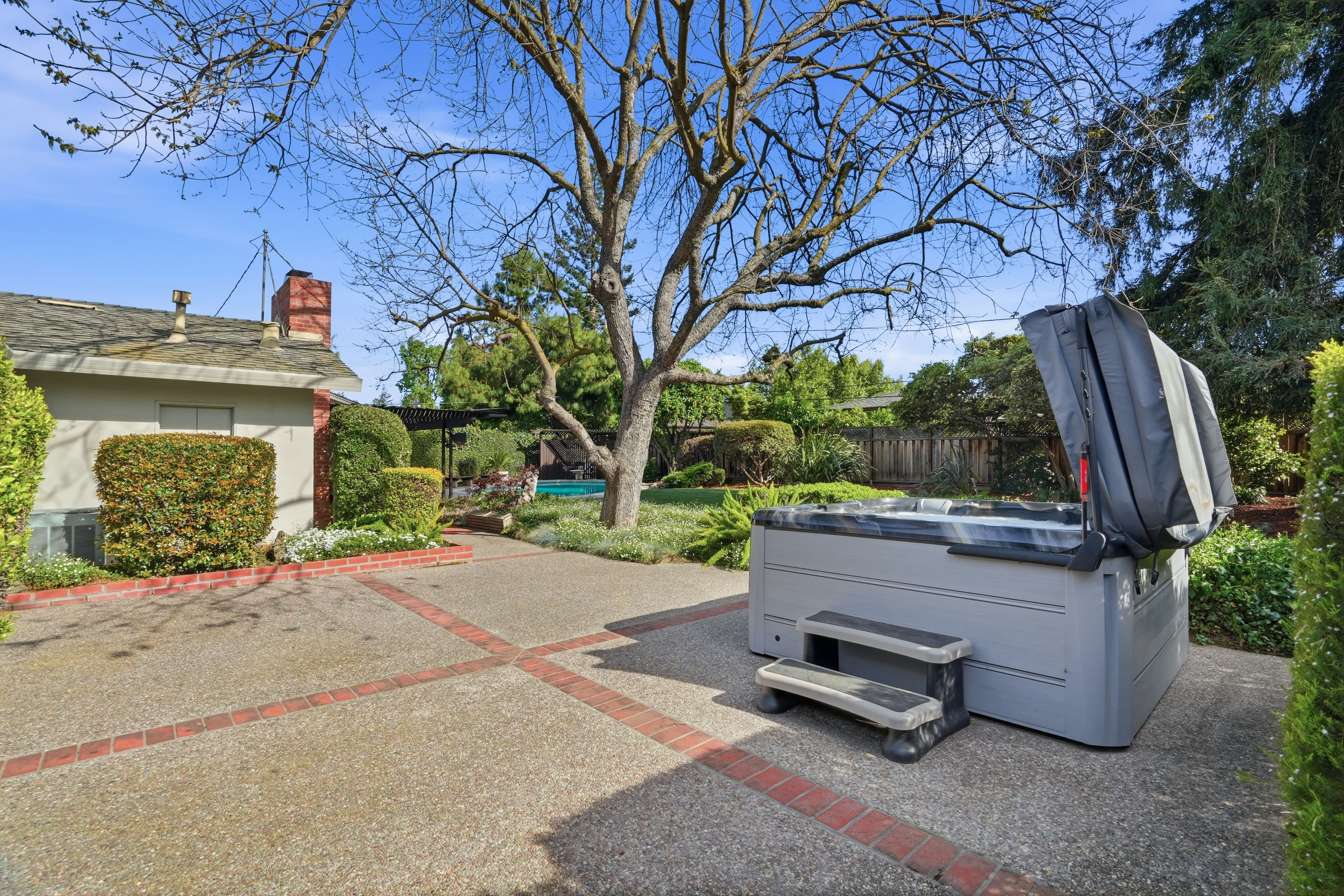  Single-Level Rancher in Coveted Neighborhood - 物件實景