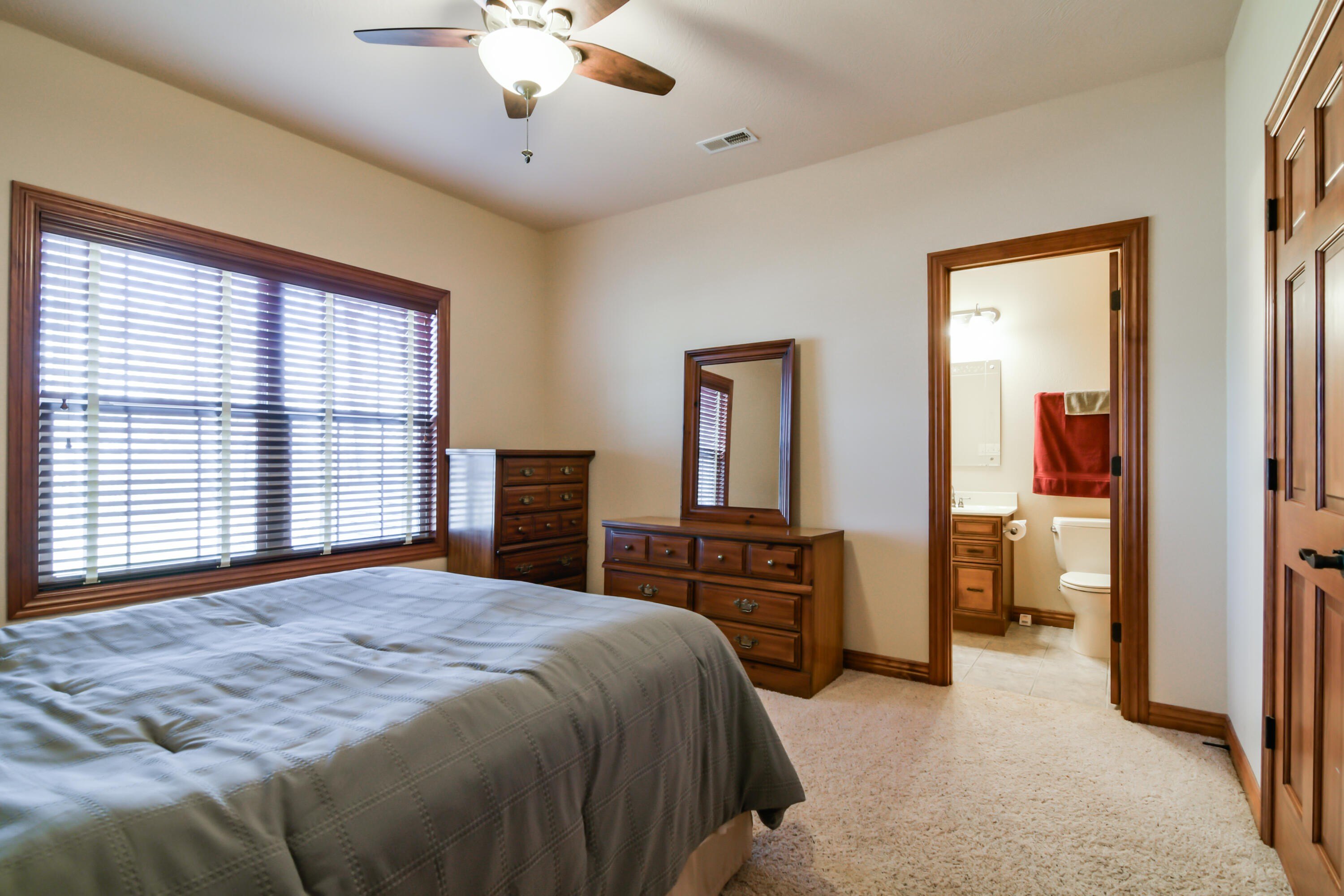 Walnut Shade, Missouri, 65771, United States, 6 Bedrooms Bedrooms, ,5 BathroomsBathrooms,Residential,For Sale,1975828