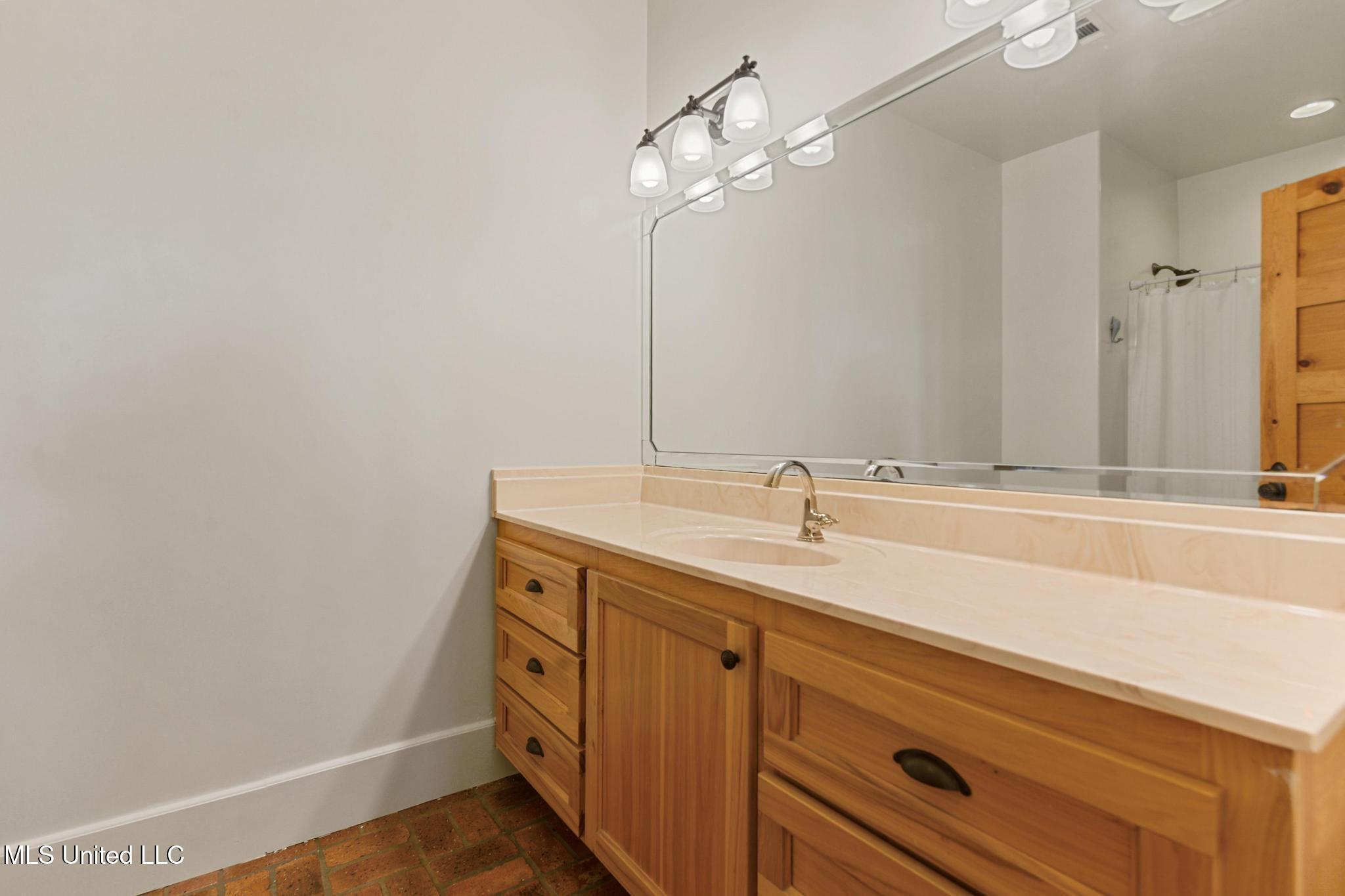 Pass Christian, Mississippi, 39571, United States, 5 Bedrooms Bedrooms, ,7 BathroomsBathrooms,Residential,For Sale,1989157