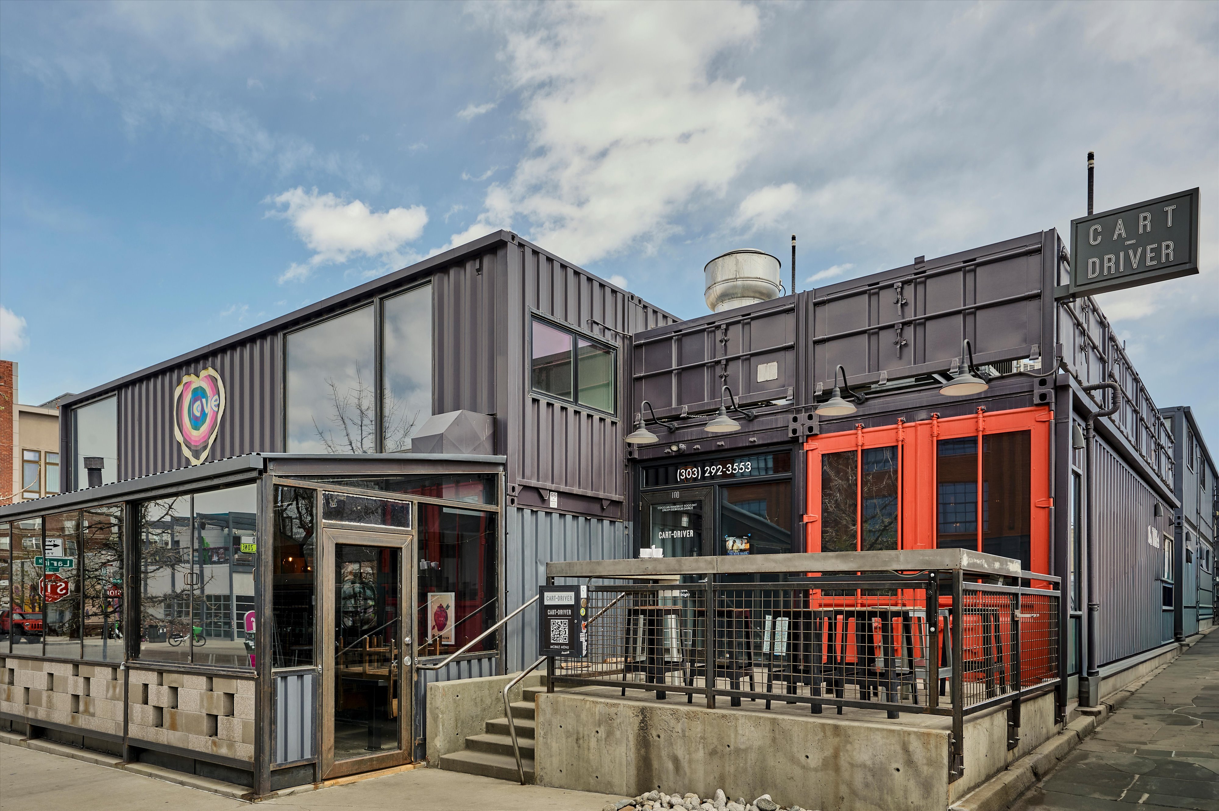  Beautifully updated end-unit offers exceptional natural light & abundant windows - 物件實景