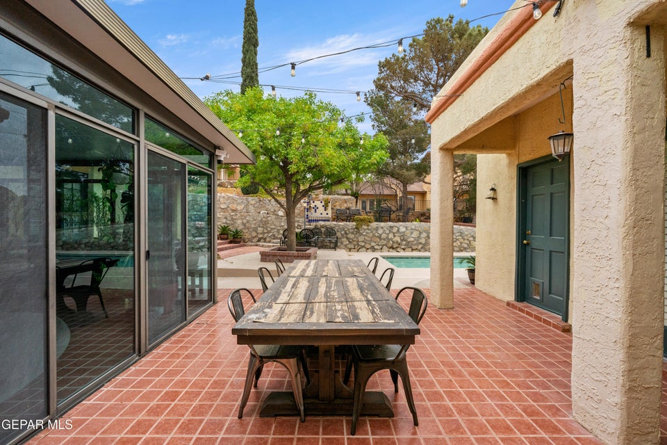 El Paso, Texas, 79912, United States, 4 Bedrooms Bedrooms, ,2 BathroomsBathrooms,Residential,For Sale,1921658