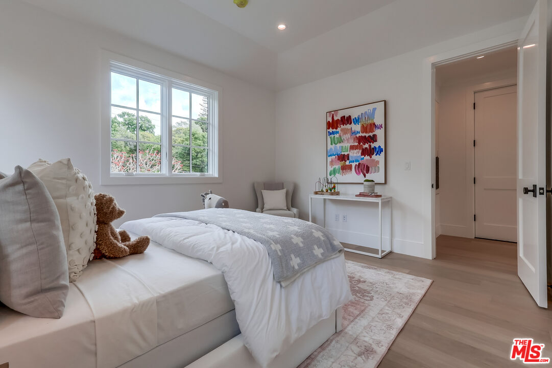 Los Angeles, California, 90049, United States, 7 Bedrooms Bedrooms, ,4 BathroomsBathrooms,Residential,For Sale,1912461