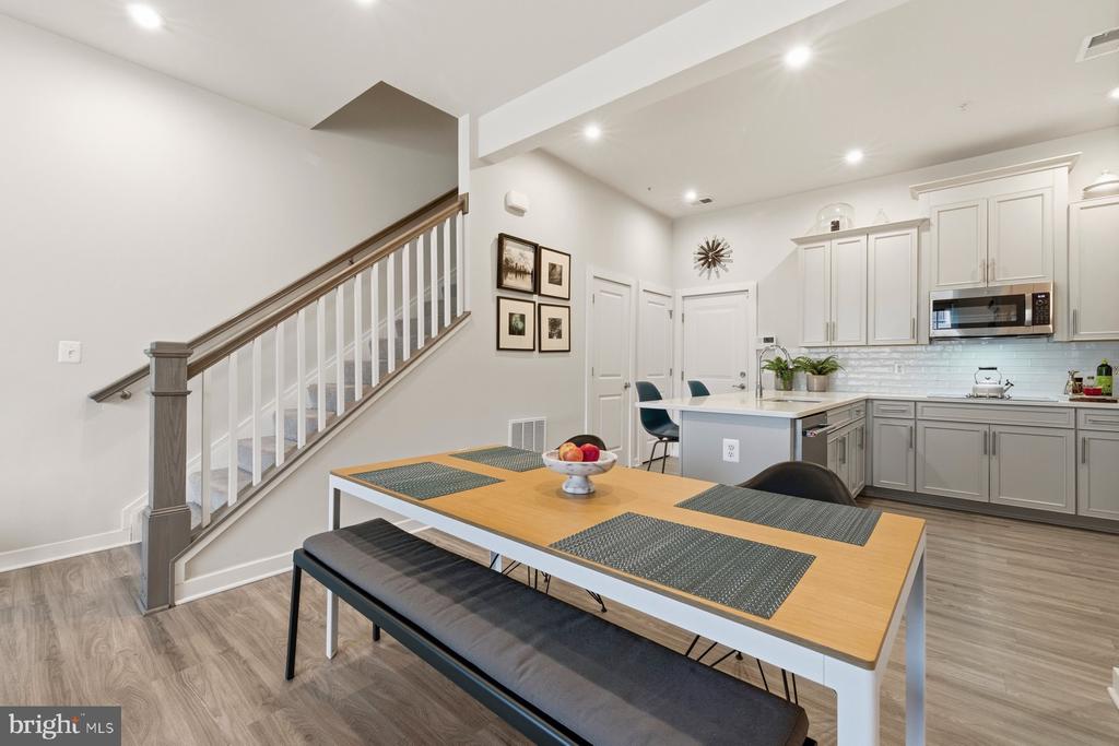 Rockville, Maryland, 20855, United States, 2 Bedrooms Bedrooms, ,3 BathroomsBathrooms,Residential,For Sale,2010770