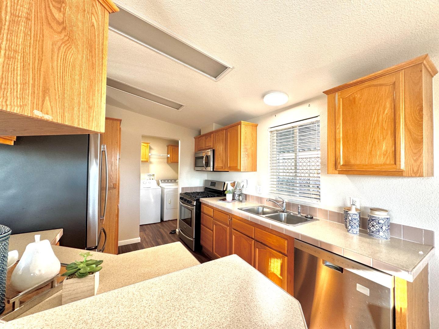 Half Moon Bay, California, 94019, United States, 2 Bedrooms Bedrooms, ,2 BathroomsBathrooms,Residential,For Sale,1997249