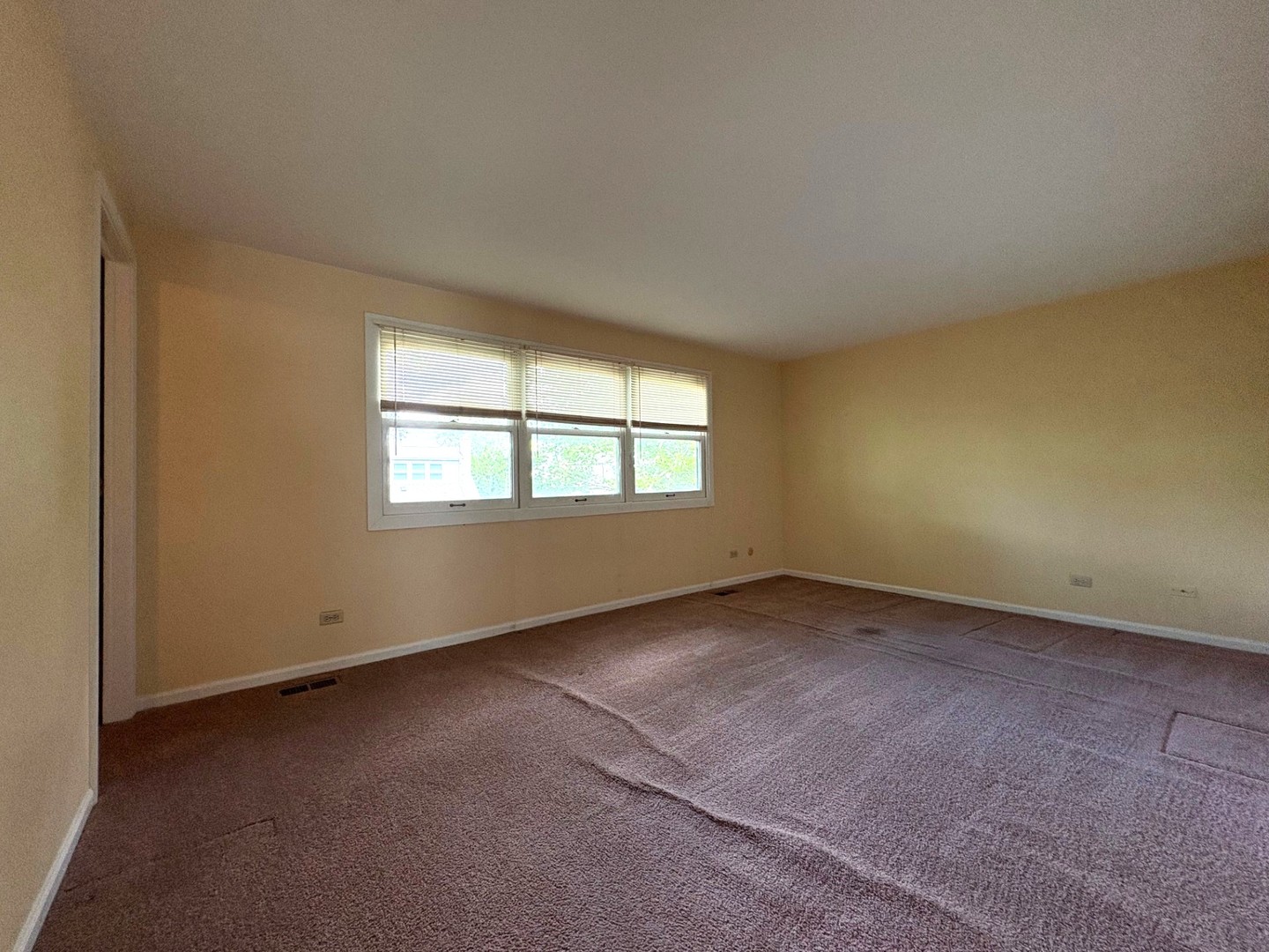 Naperville, Illinois, 60563, United States, 4 Bedrooms Bedrooms, ,3 BathroomsBathrooms,Residential,For Sale,1961191