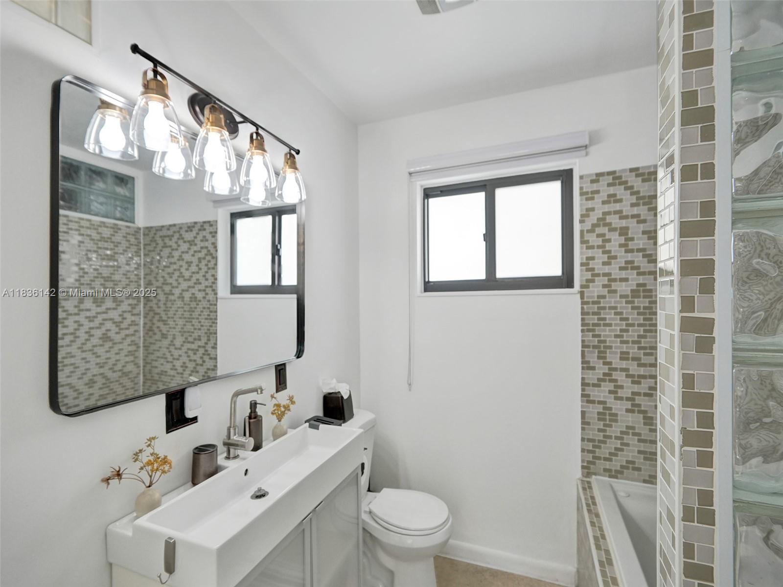 Hollywood, Florida, 33019, United States, 3 Bedrooms Bedrooms, ,2 BathroomsBathrooms,Residential,For Sale,1898660