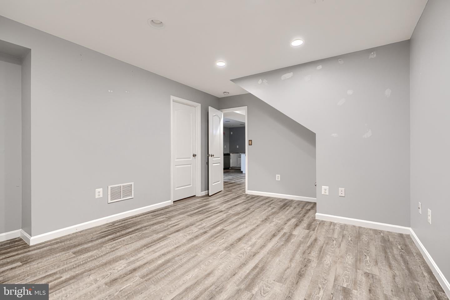 Glen Burnie, Maryland, 21060, United States, 4 Bedrooms Bedrooms, ,4 BathroomsBathrooms,Residential,For Sale,1983515