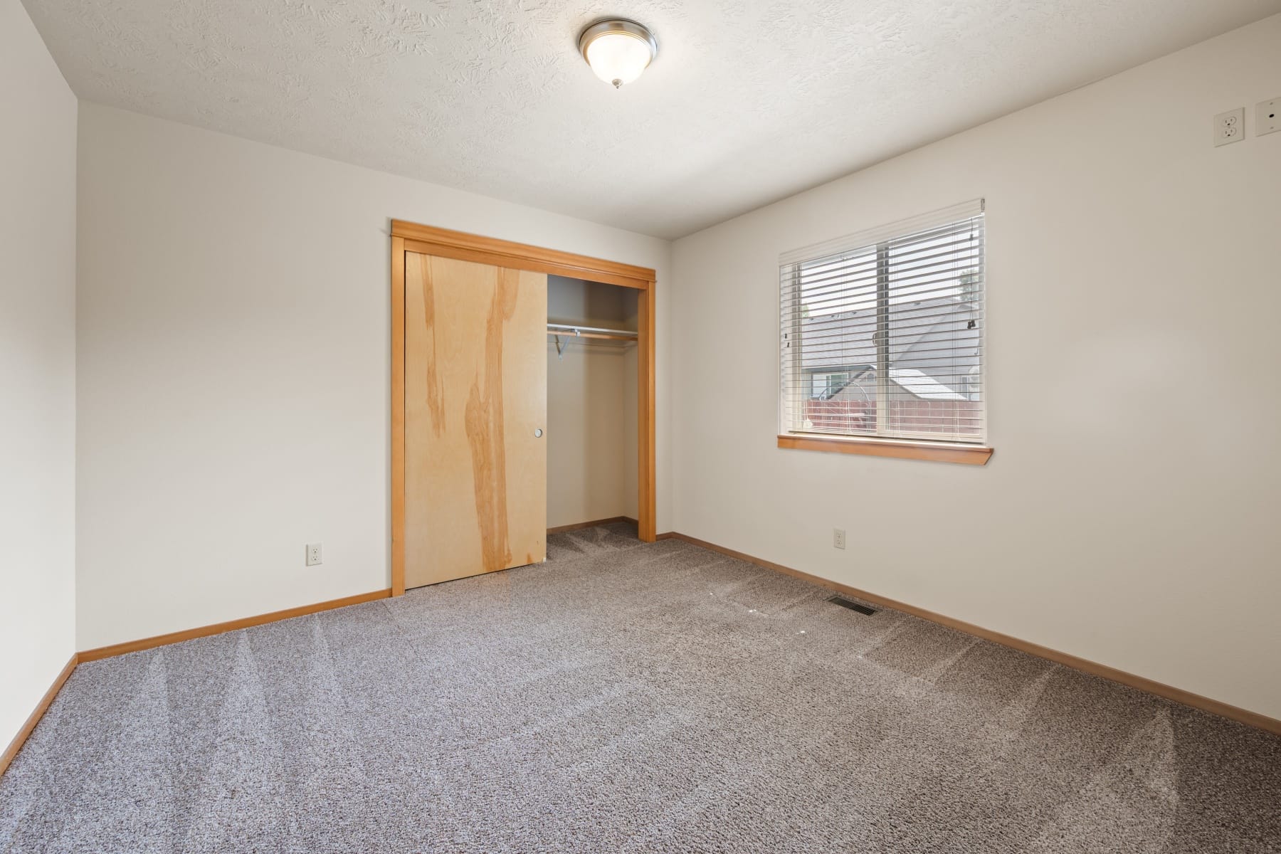  2330 NW 10th Street Redmond, OR 97756 - 物件實景