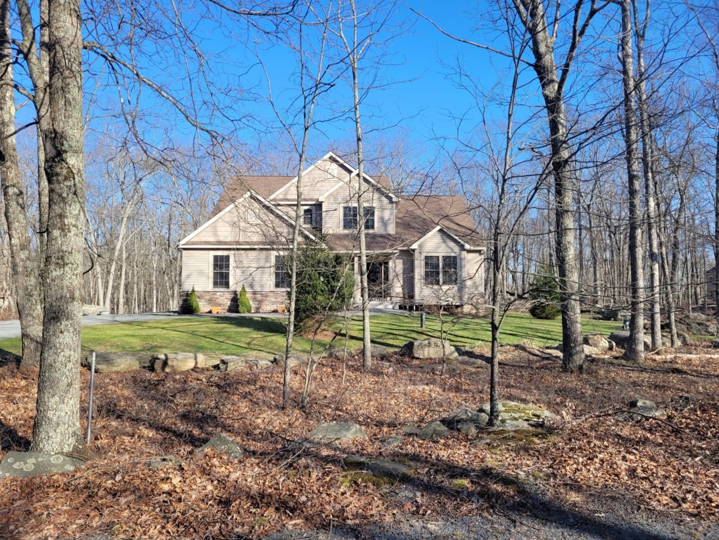 Hawley, Pennsylvania, 18428, United States, 3 Bedrooms Bedrooms, ,2 BathroomsBathrooms,Residential,For Sale,1995739