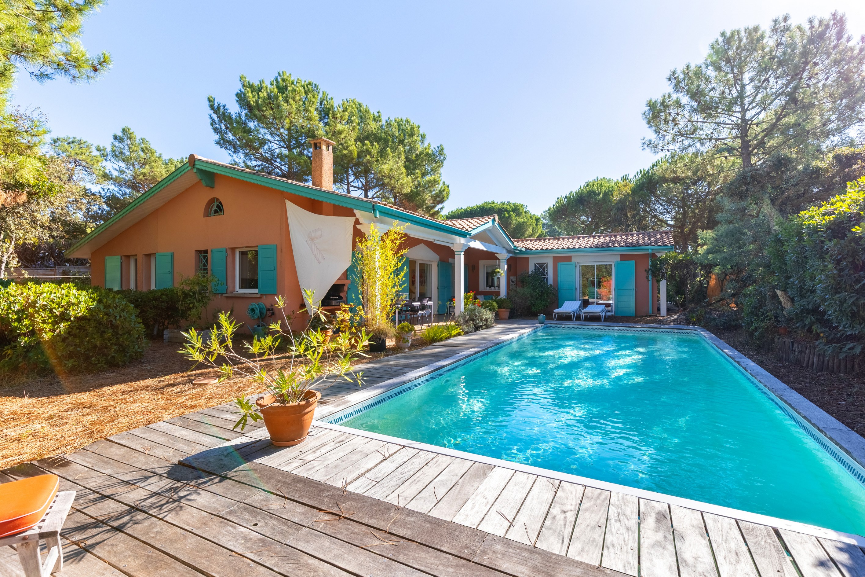  LES VALLONS DU FERRET – SINGLE-LEVEL HOUSE WITH SWIMMING POOL IN A QUIET LOCATI… - 物件實景