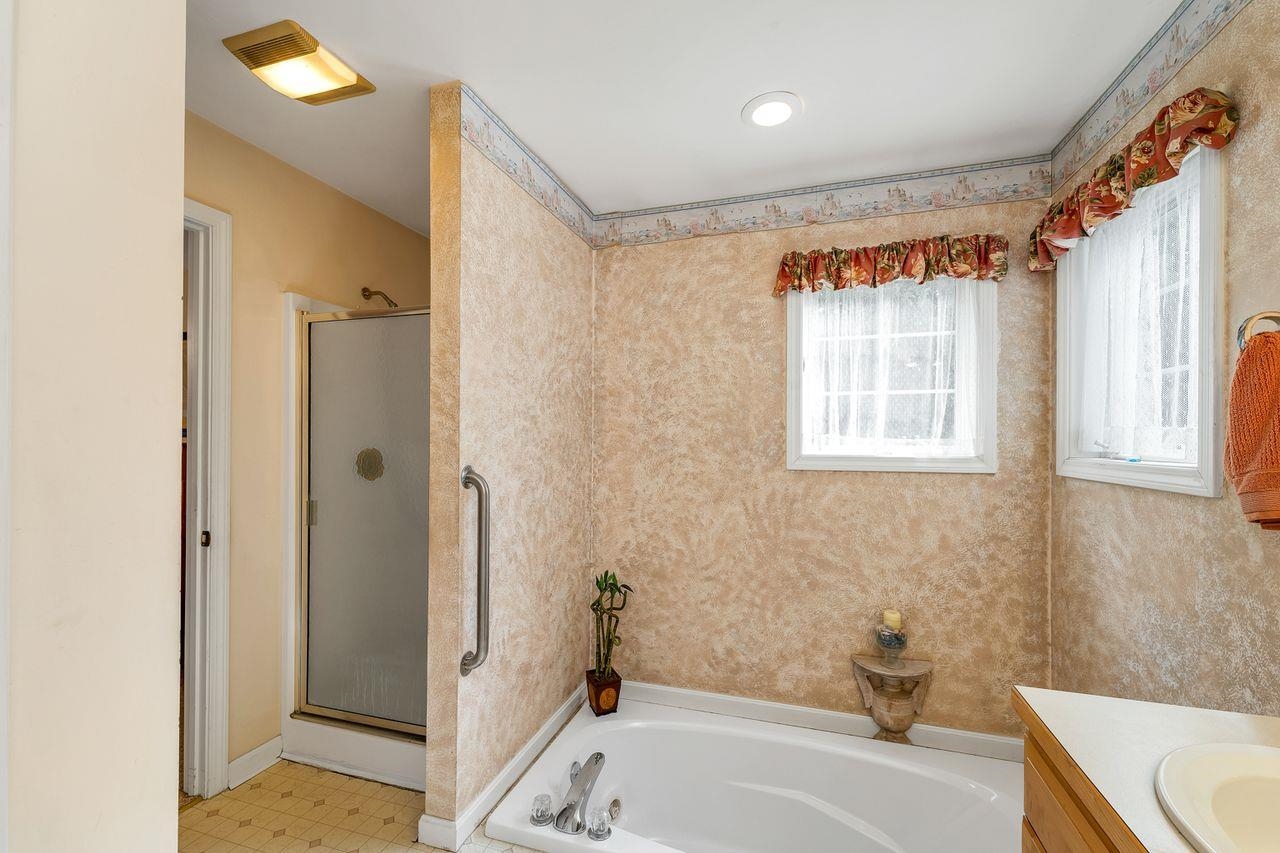 Seabrook, New Hampshire, 03874, United States, 3 Bedrooms Bedrooms, ,2 BathroomsBathrooms,Residential,For Sale,1986462