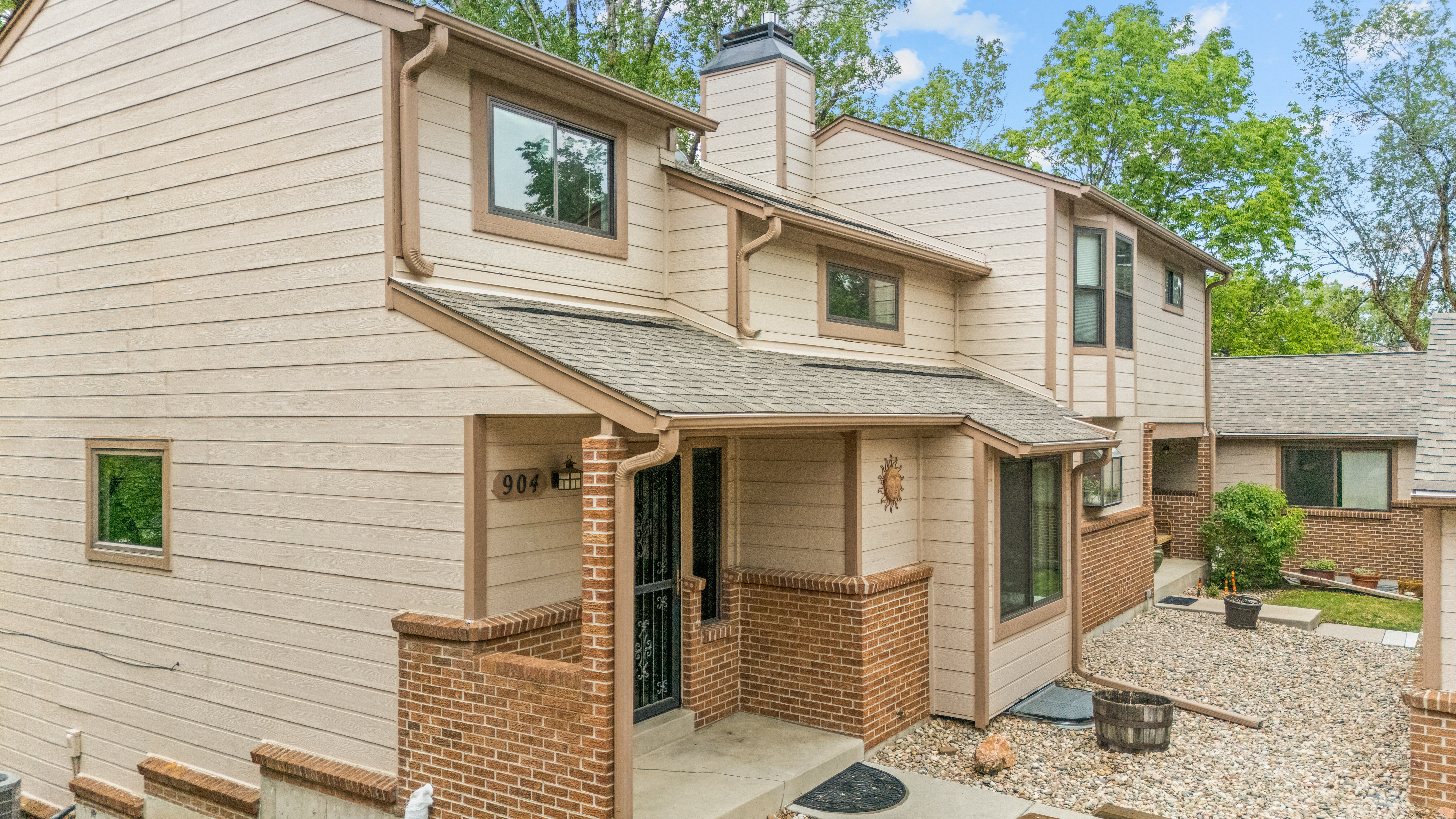  Golden Living in an End-Unit Townhome - 物件實景