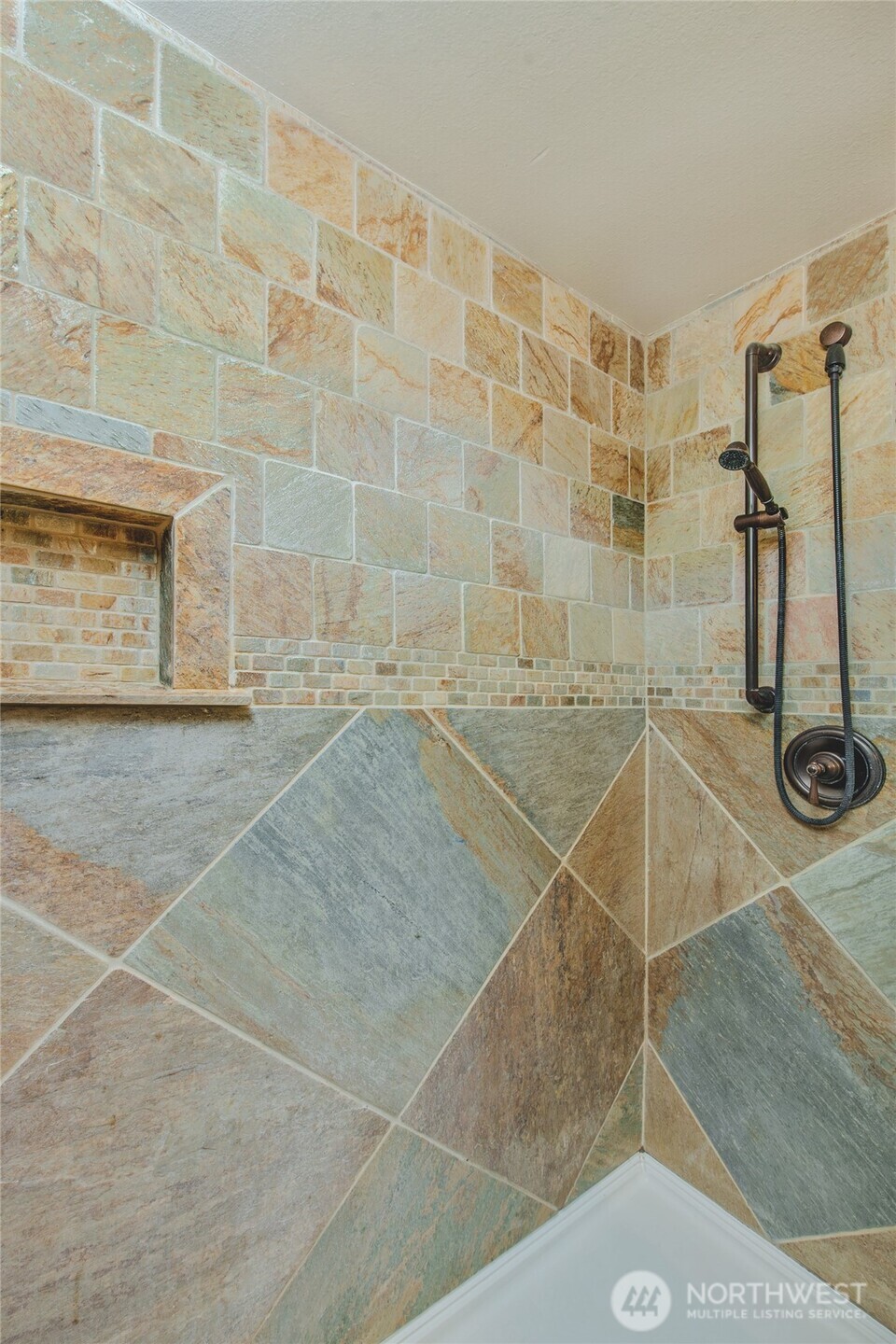 Kent, Washington, 98042, United States, 3 Bedrooms Bedrooms, ,3 BathroomsBathrooms,Residential,For Sale,2001526