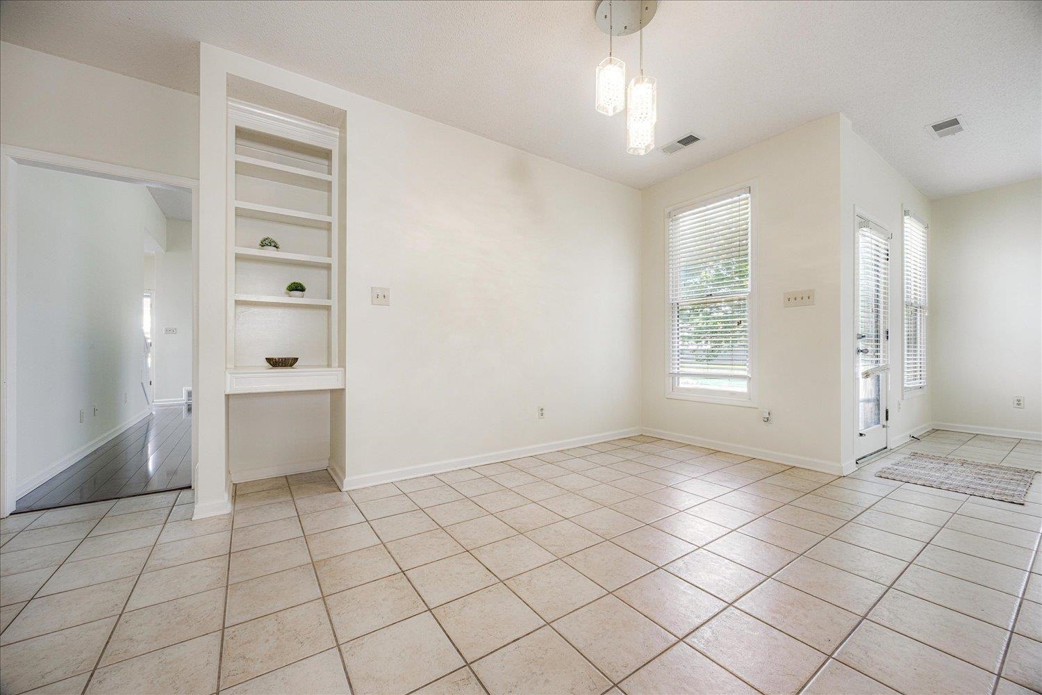 Lakeland, Tennessee, 38002, United States, 5 Bedrooms Bedrooms, ,3 BathroomsBathrooms,Residential,For Sale,1866419