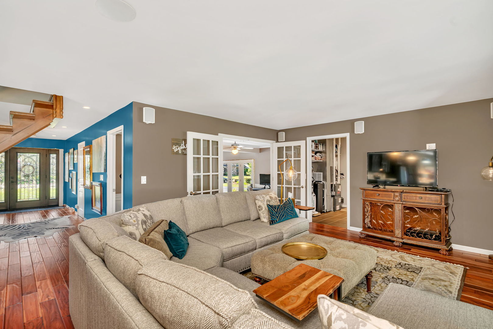 Joliet, Illinois, 60431, United States, 3 Bedrooms Bedrooms, ,3 BathroomsBathrooms,Residential,For Sale,1989625