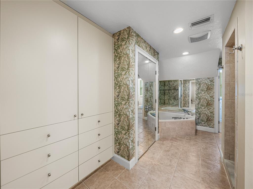 Winter Haven, Florida, 33884, United States, 3 Bedrooms Bedrooms, ,4 BathroomsBathrooms,Residential,For Sale,1895737