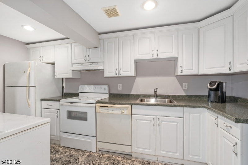 Mount Olive Twp., New Jersey, 07828, United States, 5 Bedrooms Bedrooms, ,3 BathroomsBathrooms,Residential,For Sale,2001791