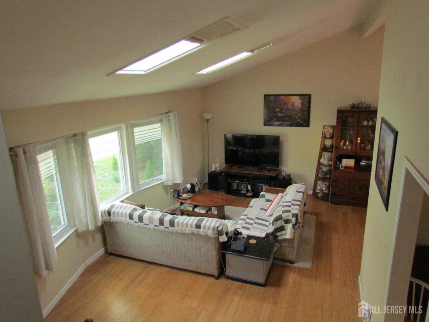 East Brunswick, New Jersey, 08816, United States, 5 Bedrooms Bedrooms, ,3 BathroomsBathrooms,Residential,For Sale,1933394